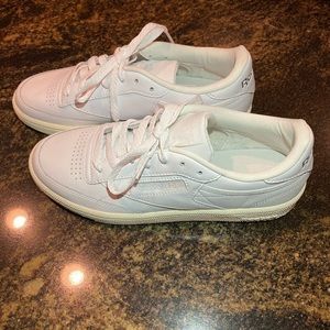 ⭐️ White Reebok Sneakers (New!)